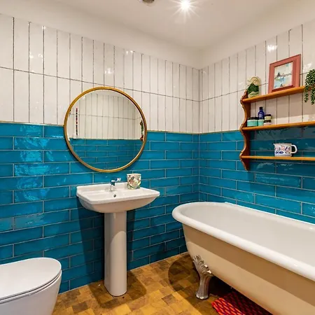 Stunning 4-bedroom With Wild Swimming Pool * Skelsmergh