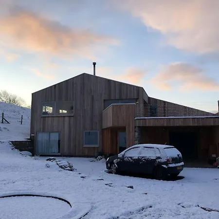 Stunning 4-bedroom With Wild Swimming Pool Holiday home *