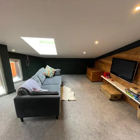 Stunning 4-bedroom With Wild Swimming Pool * Skelsmergh