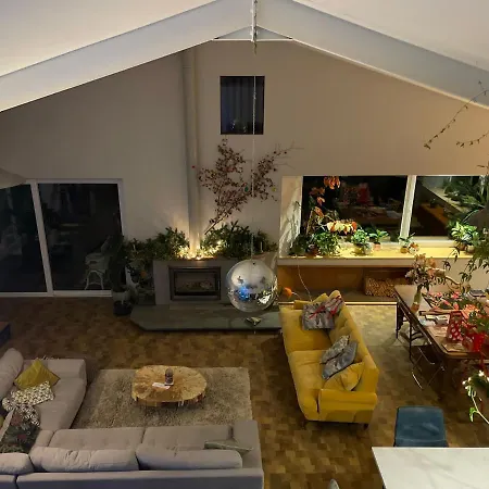 Stunning 4-bedroom With Wild Swimming Pool *